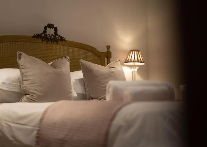 The Cwtch Apartment - Sea Views Walk To Beach