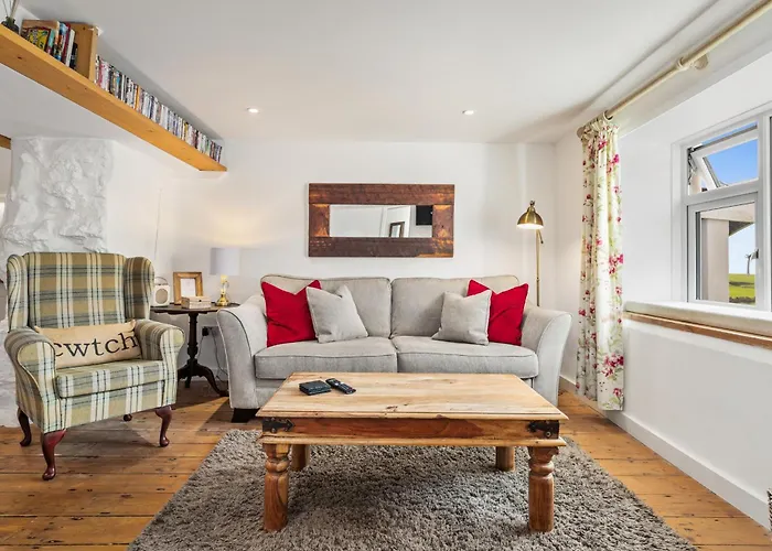 The Cwtch Apartment - Sea Views Walk To Beach
